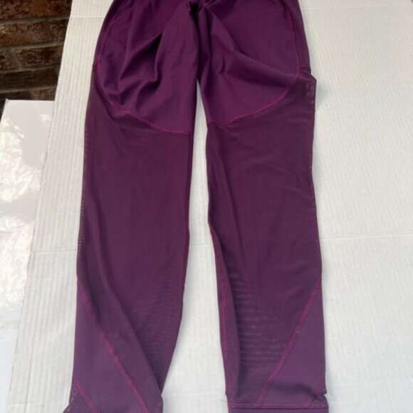 Lululemon  * HOT LIKE AGNI  Tight leggings Mesh EUC  Darkest Magenta Purple  8 - Picture 5 of 14